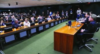 CCJ da Câmara discute relatório da denúncia contra Temer